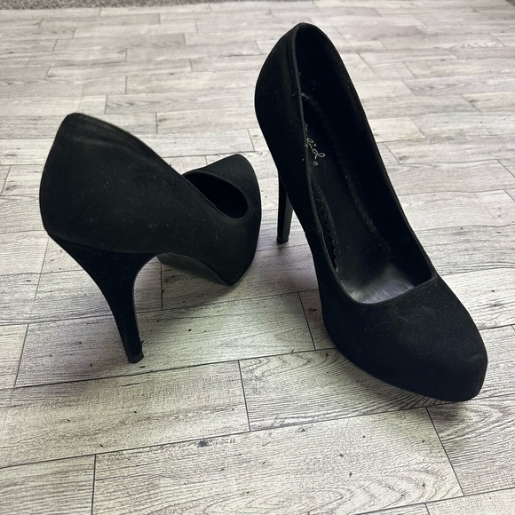 Qupid | Suede Black Pumps | Size: 8.5 - Picture 1 of 5